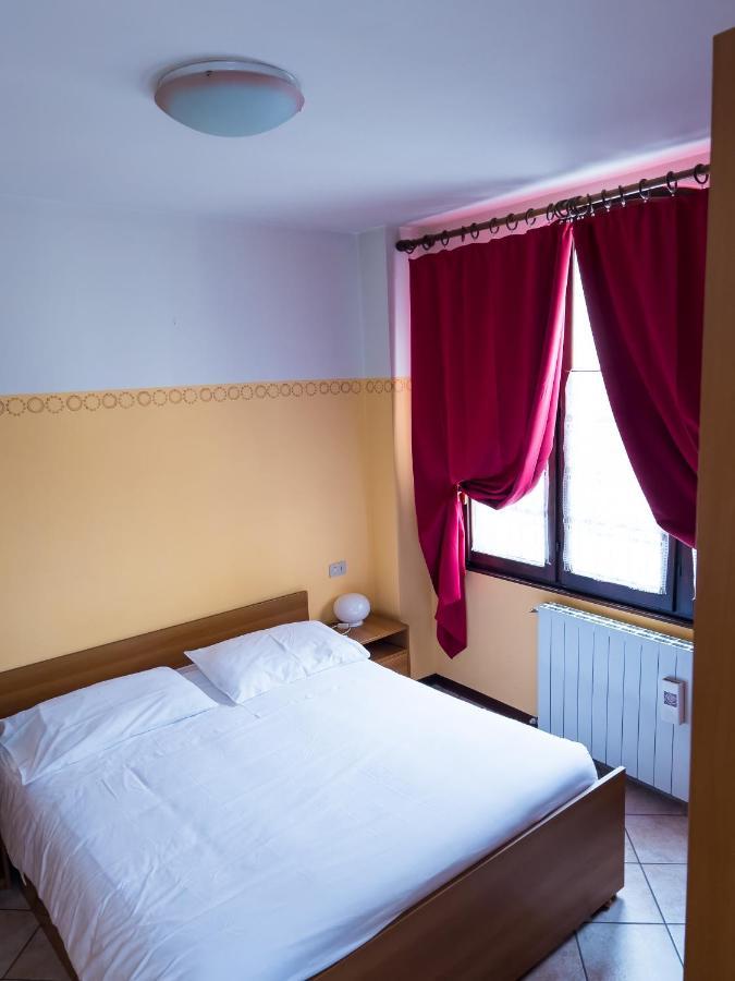 El Rocol Aparthotel Vezza d'Oglio Bagian luar foto