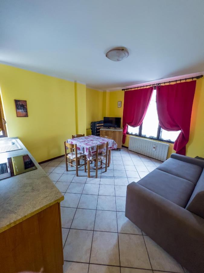 El Rocol Aparthotel Vezza d'Oglio Bagian luar foto